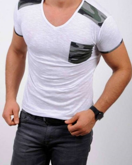 DailyT-shirt with a V-neckline 