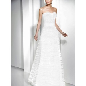 Formal dress of tulle