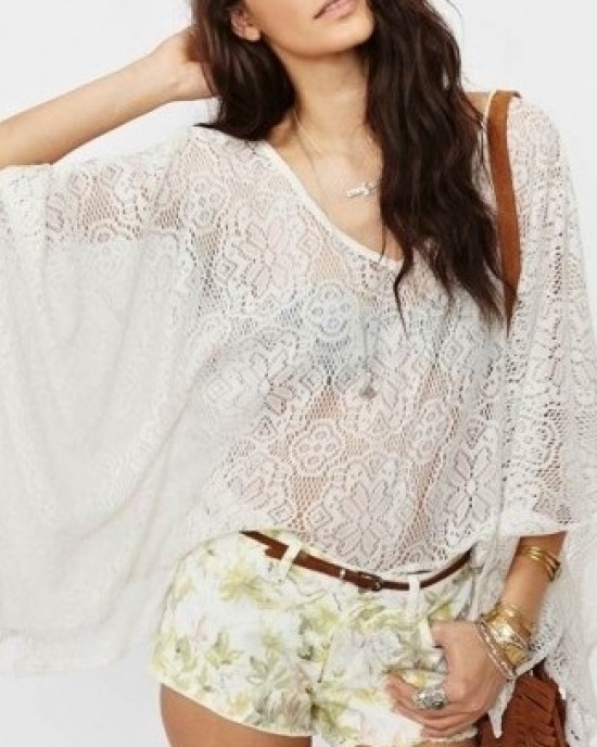 Bodysuit of lace with wide sleeves