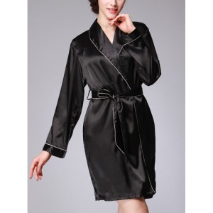 robe in black