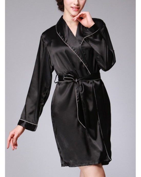robe in black