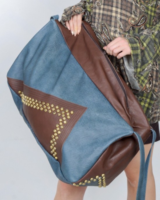 látványos táska két színben