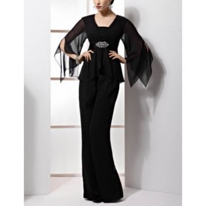 SZOKNYÁS NADRÁG ÖLTÖNÜ