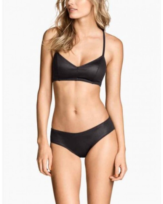 bõr bikini két részbõl áll