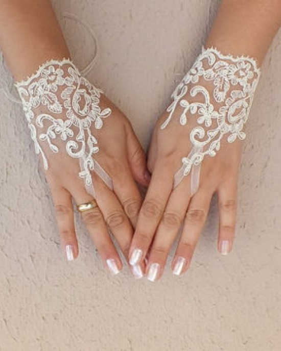 WHITE BOUTIQUE GLOVES