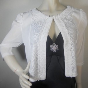 Butik boleró csipkével