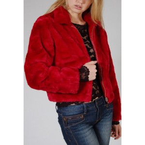 Piros kabát cipzárral és zsebekkel Piros kabát cipzárral és zsebekkel