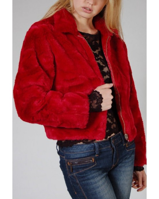 Piros kabát cipzárral és zsebekkel