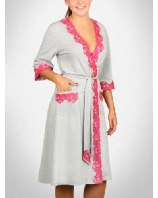 rózsaszín ruha csipkével