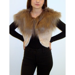 Rövid kabát nagy gallérral