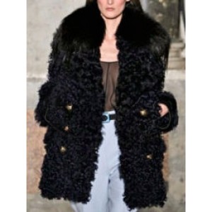 Göndör hajú kabát