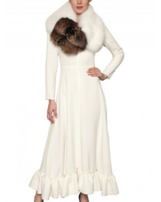 Kendõgallérral ellátott ruhák