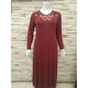 Gyapjú ruha hímzéssel