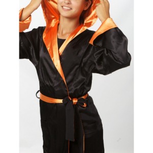 szatén ruha kapucnival