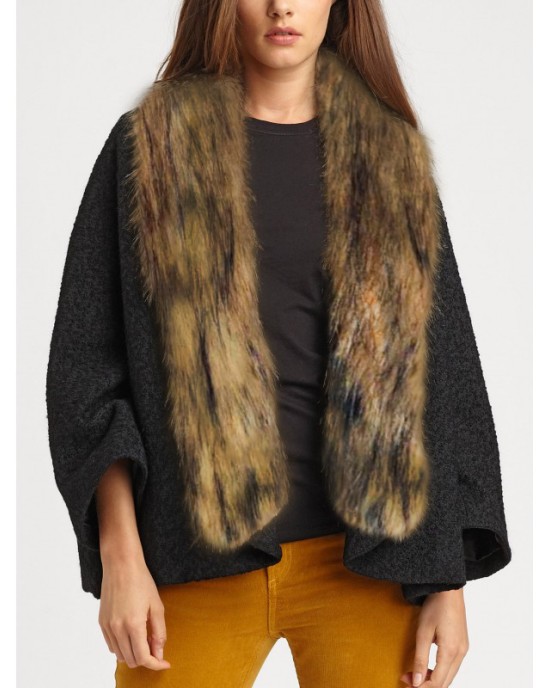 Coat with collar of leather