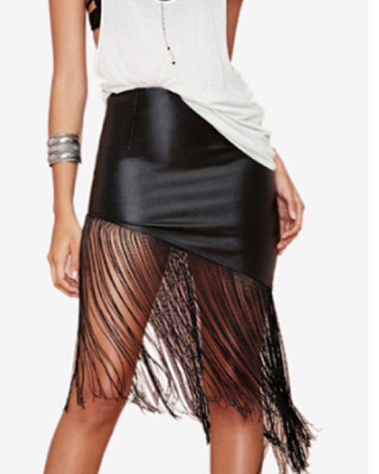 Short skirt with fringe
