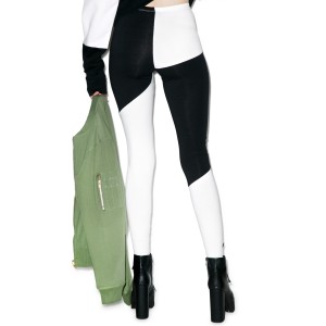 Leggings with chess print