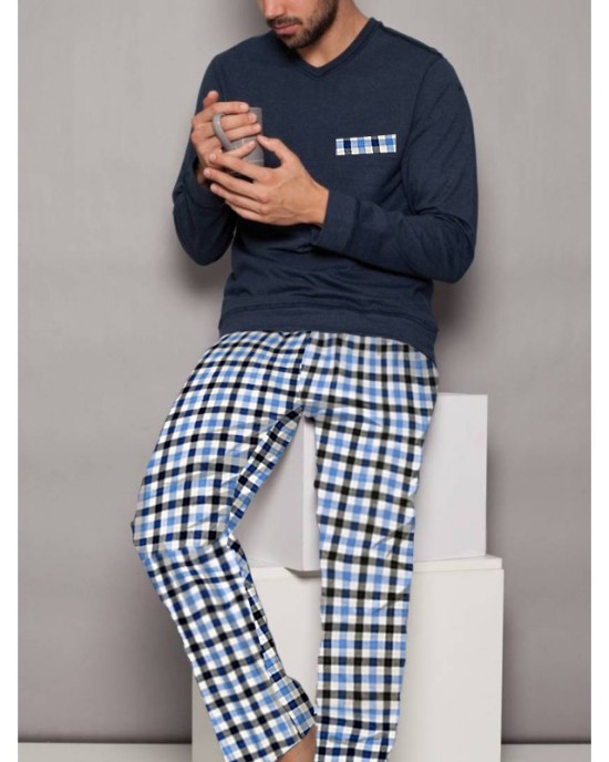 Men's pajamas with a V-neckline Men's pajamas with a V-neckline