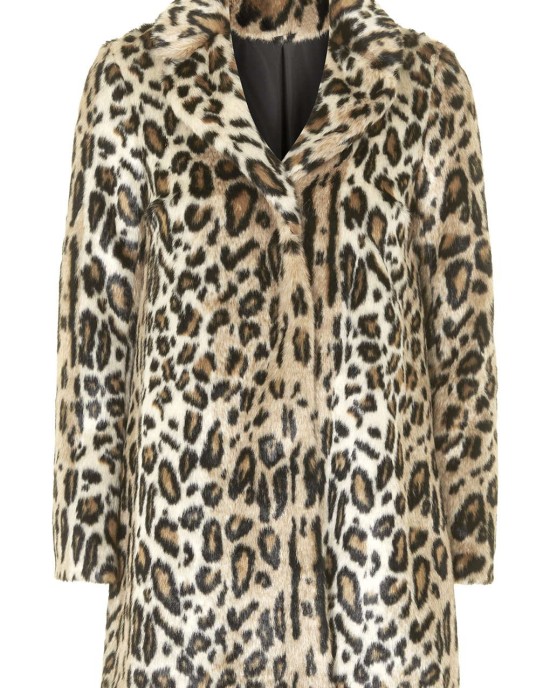 Coat in leopard print