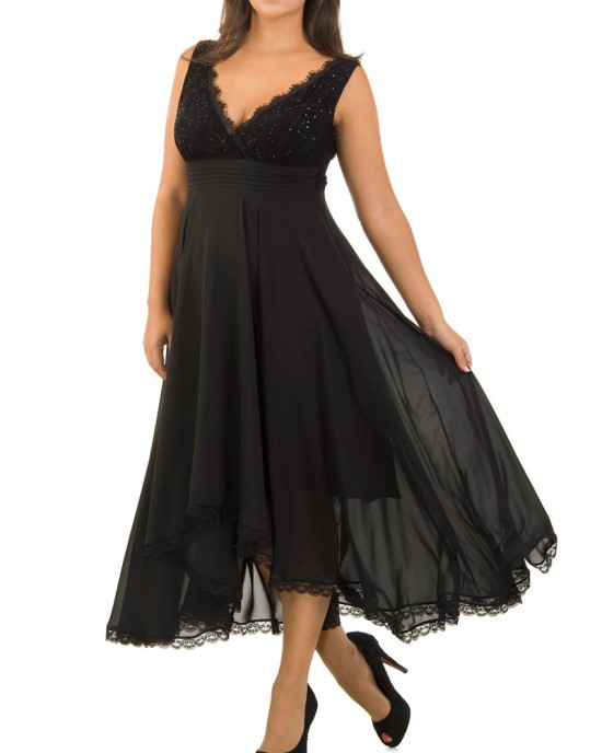 Elegant dress of chiffon and lace