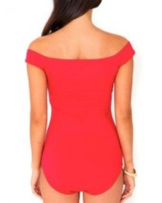 Body with bare shoulders