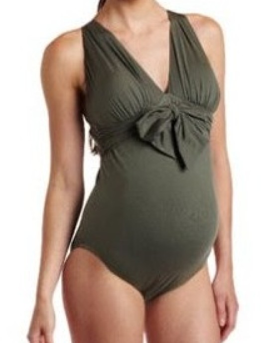 Comfortable swimwear for future mothers 