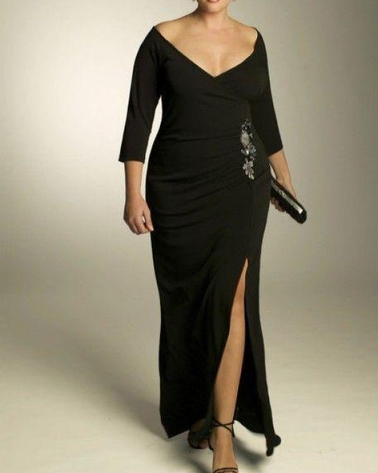 Stylish dress with lacy accessory